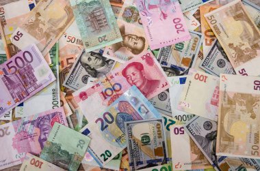Avro, dolar, Hryvnia ve Çin yuanı ile geçmiş. Farklı dünya banknotları.