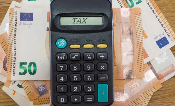Kalkulačka Leží Hromadě Euro Detailní Záběr Obchodní Koncept Slovní Daň — Stock fotografie