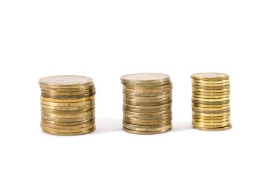 Beyaz arka planda üç deste bozuk para. İş konsepti. Ukrayna penileri.