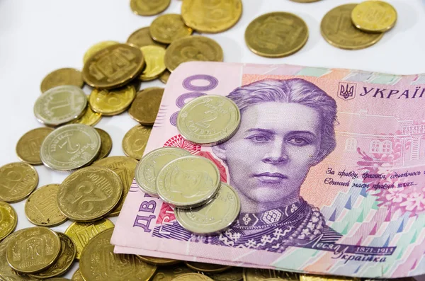 200 Hryvnia Och Mynt Vit Bakgrund Affärsidé — Stockfoto