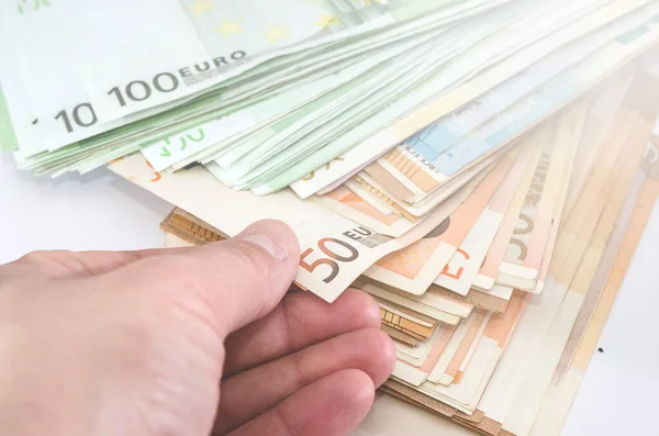 Handen Drar Euro Från Bunt Euro Vitt Bilden Tonad Affärsidé — Stockfoto