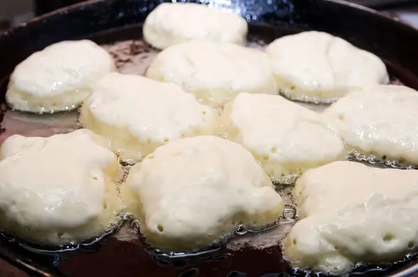 Concept Cuisson Beignets Délicieuses Beignets Faits Maison Dans Une Casserole — Photo