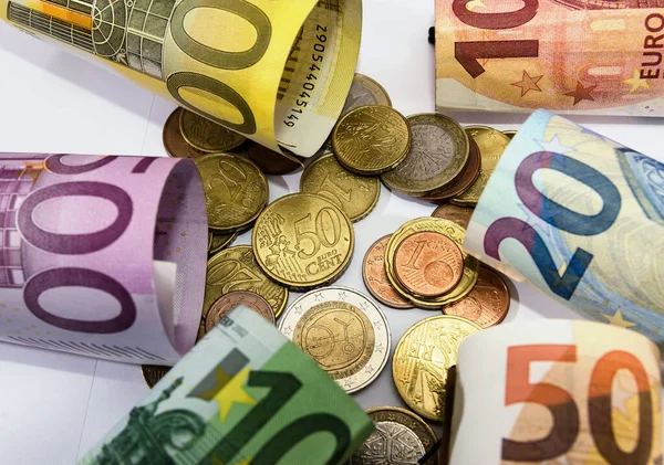 Різні Євро Скручені Рулон Монети Білий Фон Концепція Бізнесу — стокове фото