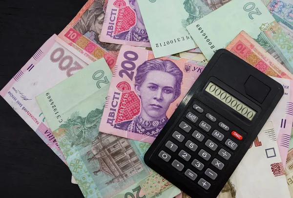Різні Гривні Калькулятори Чорному Фоні Багато Українських Грошей — стокове фото