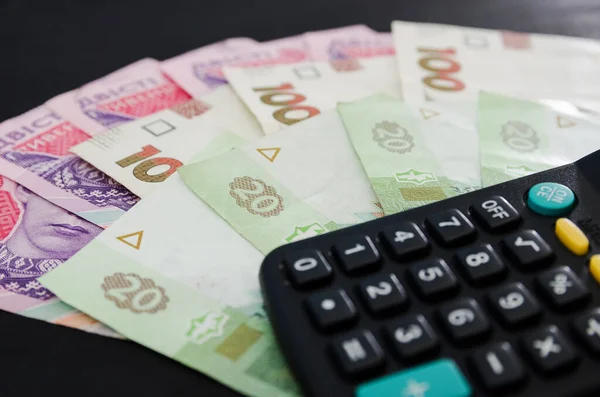 Різні Гривні Калькулятори Чорному Фоні Багато Українських Грошей — стокове фото