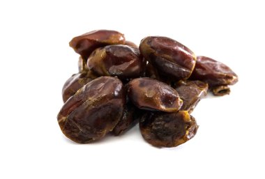 beyaz arkaplanda izole edilmiş olgun tarihler.