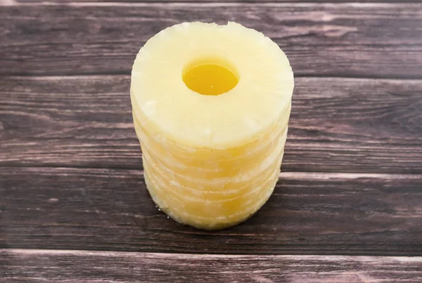 Gelbe Saftige Ananasringe Karamellisierte Ananas Aus Der Dose Rohkost Ernährung — Stockfoto