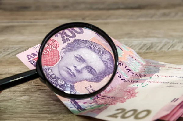 Украинская Гривна Деньги Увеличительным Стеклом 200 Гривен Украины — стоковое фото