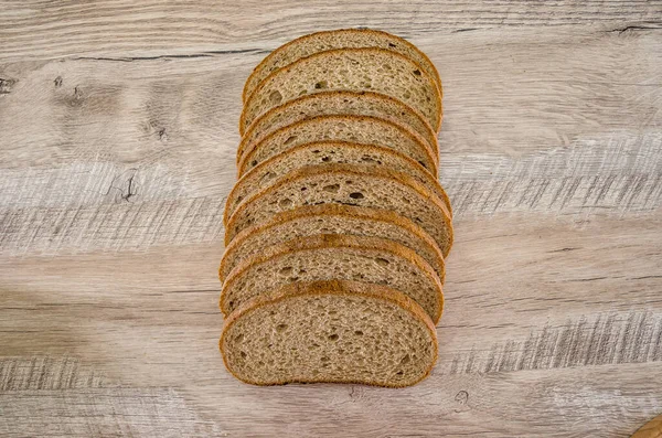 Scheiben Roggenbrot Auf Einem Hölzernen Hintergrund — Stockfoto