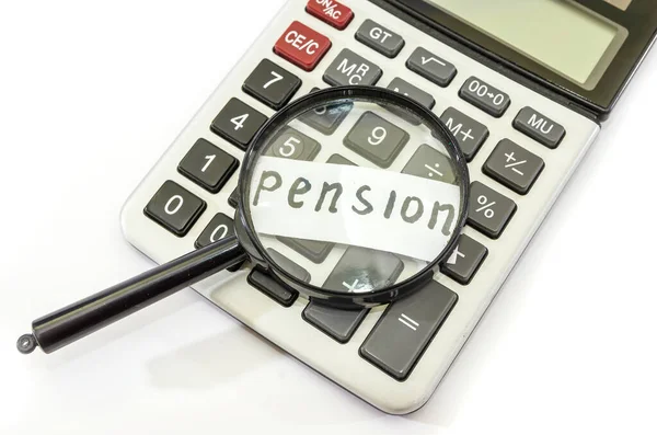 Lupa Palavra Pensão Uma Calculadora Conceito Pensão Vista Cima — Fotografia de Stock