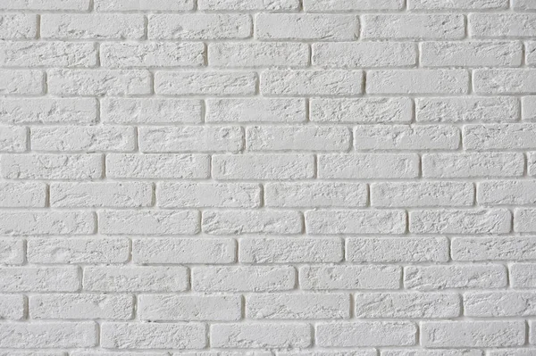 Evin duvarları tuğla gibi.