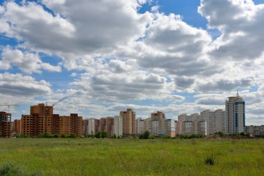 Evin yanına bir apartman inşaatı