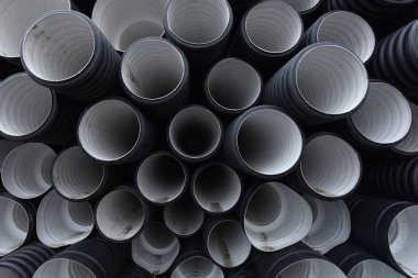 Lağım sistemi için yeni siyah-beyaz plastik borular