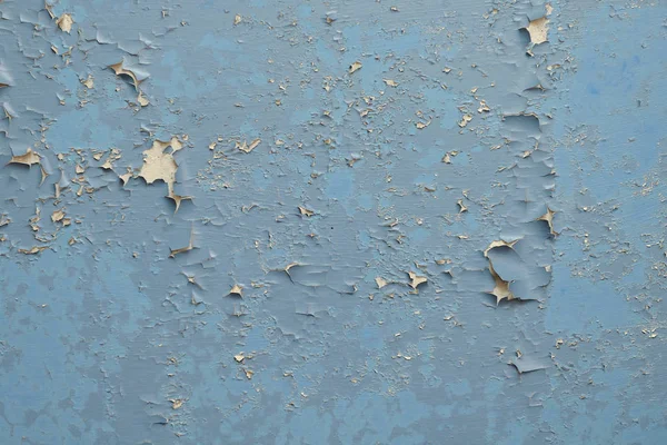 Vieille peinture fissurée sur un mur bleu — Photo