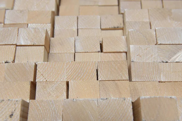 Textura de tablones de madera plegados en un almacén con un bosque. Vista desde el final — Foto de Stock