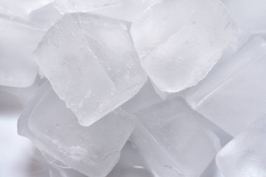 Güzel buz küpleri. Donmuş su, buz, küp, yakın plan.