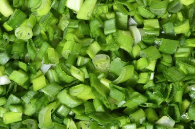 Parlak ve taze doğranmış yeşil soğan. Doku. Yakın plan.