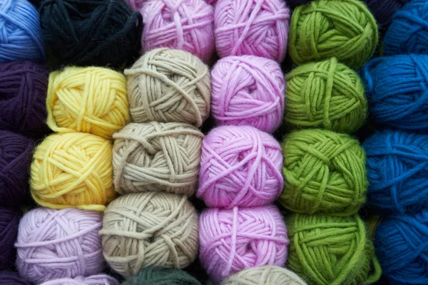 Threads for knitting different colors on the shelf in the store. Close up — Stock Photo, Image