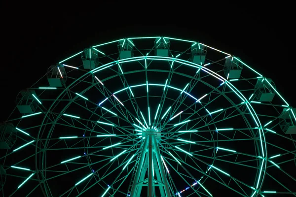 Roue Ferris Éclatante Dans Parc Attractions Contre Ciel Nocturne Noir — Photo