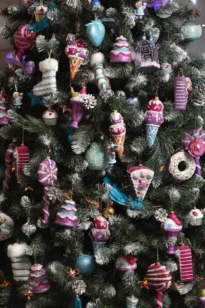 Árbol Navidad Decorado Con Diferentes Juguetes Textura —  Fotos de Stock