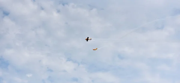 Airshow Del Equipo Acrobático Ruso Aviones Pistón Con Hélices Contra —  Fotos de Stock