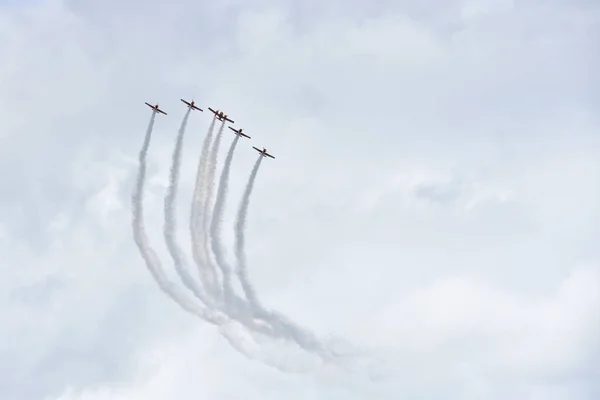 Airshow Del Equipo Acrobático Ruso Aviones Pistón Con Hélices Contra —  Fotos de Stock