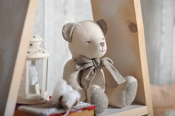 Children Soft Toy Bear Sits Wooden Shelf — Stock Photo, Image