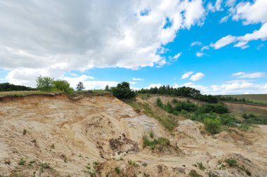 Kanyondaki kırlangıçlar depresyon ve delik şeklinde..