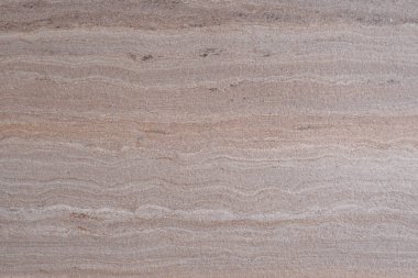 Yüzeyin dokusu cilalanmış granite benziyor..