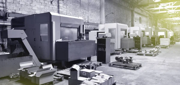 Μηχανές Cnc Στο Εργοστάσιο Για Την Παραγωγή Βαλβίδων Εργοστάσια — Φωτογραφία Αρχείου