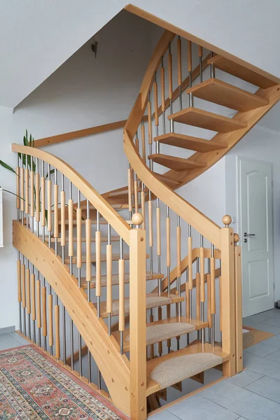 Escalera Madera Curvada Casa Para Subir Segundo Piso — Foto de Stock