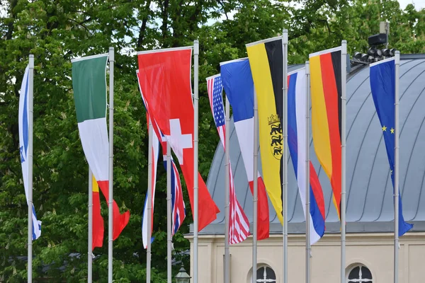 Флаги Разных Стран Парке Европейского Города Баден Баден Германия Фоне — стоковое фото