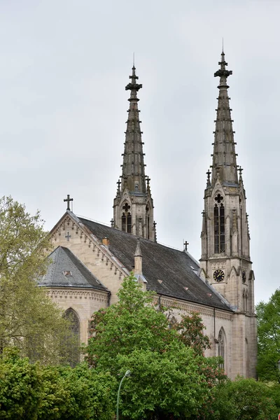 欧洲福音派教堂的高塔高耸入云 — 图库照片