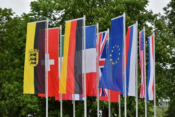 Bandeiras Diferentes Países Parque Cidade Europeia Baden Baden Alemanha Contra — Fotografia de Stock