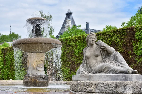Fuente Antigua Con Agua Esculturas Parque Público Una Ciudad Europea —  Fotos de Stock