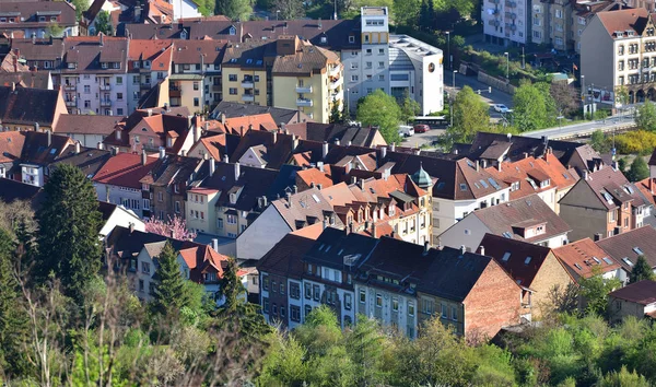 Avrupa 'nın Almanya şehrindeki bir yerleşim bölgesinin havadan görünüşü. Avrupa konutları, şirin bir Avrupa şehri