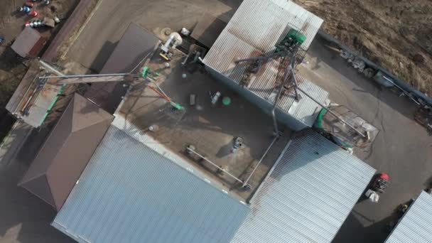 Piccolo impianto di produzione di mangimi per animali, vista aerea 4k filmati — Video Stock