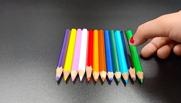 Crayons Couleur Sur Fond Noir — Photo