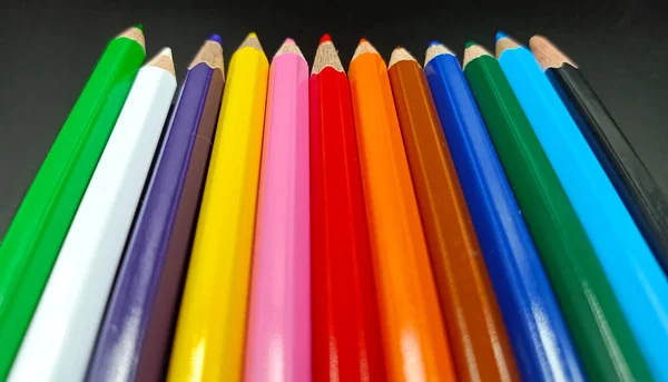 Crayons Couleur Sur Fond Noir Gros Plan — Photo