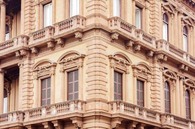 İtalya 'ya seyahat - Katanya' nın tarihi caddesi, Sicilya, cephe 