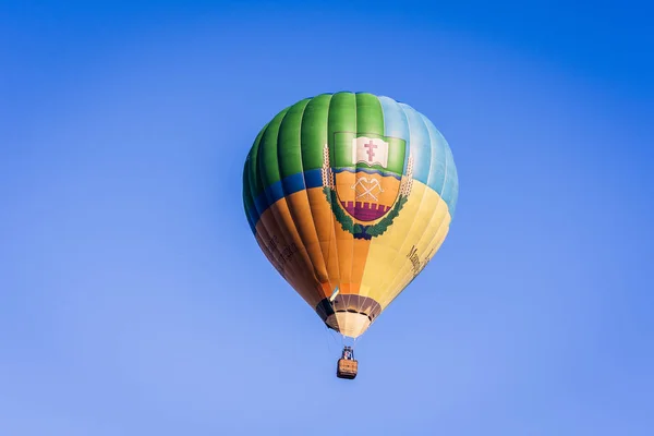 Kiev, Ucraina, Cipro 19 agosto 2019: mongolfiera vola nel cielo ov — Foto Stock