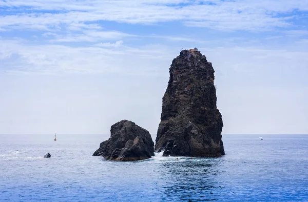 Acitrezza rocas del Cíclope, pilas de mar en Catania, Sicilia, I — Foto de Stock