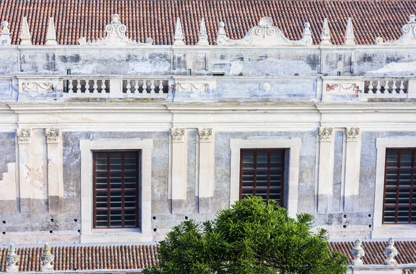 Reise nach Italien - historische Straße von Catania, Sizilien, Fassade — Stockfoto