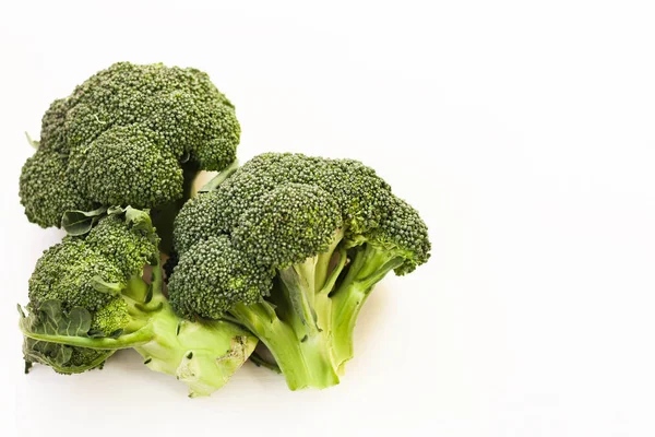 Perbungaan brokoli pada latar belakang putih diisolasi dengan ruang f — Stok Foto