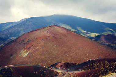Etna Dağı, İtalya, Sicilya 'nın doğu kıyısında aktif volkan..