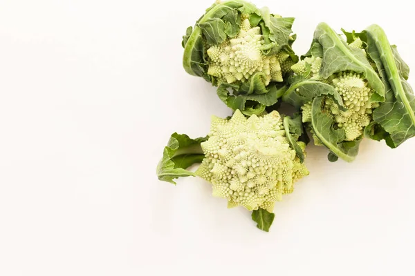 Romanesco (Brassica Oleracea), ρωμαϊκό κουνουπίδι απομονωμένο κατά την — Φωτογραφία Αρχείου