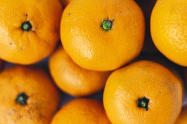 Taze mandalina portakalları arka plan, üst görünüm.