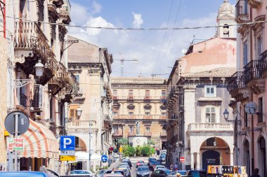 Catania, Sicilya 4 Ağustos 2018: CI caddesinde trafik
