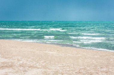 Gök gürültüsünden önce İtalya, Sicilya, Catania plajı manzarası