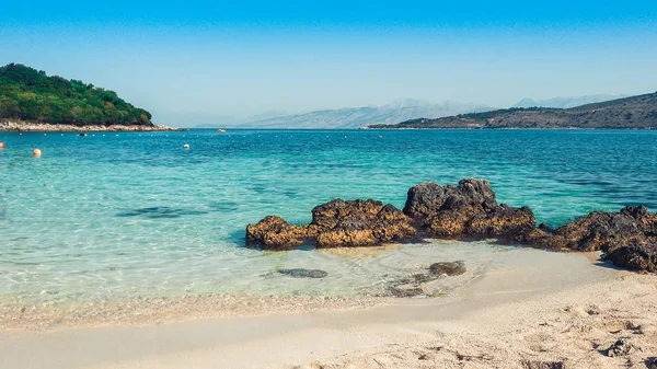 Ksamil beach, Saranda, Albania, Albanian Riviera, beautiful seas — Stock Photo, Image